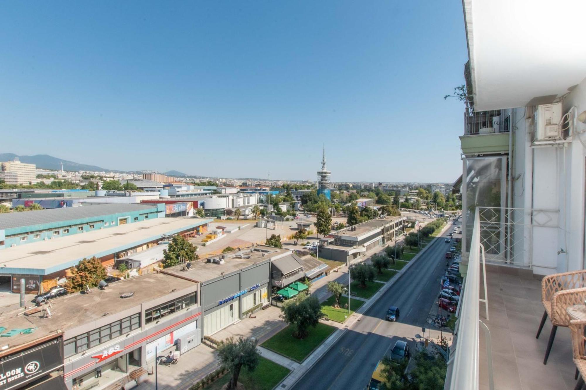 Houseloft Grand Vista Apartment
